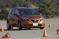 競技に使用された「日産ノートe-POWER X」。モーターは最高出力109ps、最大トルク25.9kgmを発生し、JC08モード燃費は34.0km/リッターを達成している。