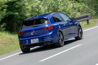 0-100km/h加速のタイムは4.6秒。スピードリミッターの作動速度は270km/hに引き上げられる。