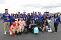 「学生フォーミュラ日本大会2023」にチャレンジしたタイのプリンス・オブ・ソンクラー大学チーム。同校を含め2023年は海外から10校が参加した。