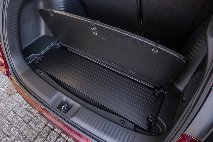 ホンダZR-V e:HEV Z(床下アンダーボックス)