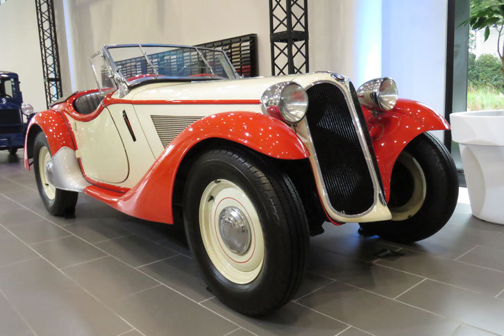 1935年「BMW 315/1ロードスター」
			BMWとしては初となる本格的なスポーツモデル。