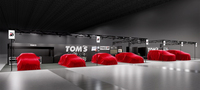 「東京オートサロン2024」におけるTOM'Sブースのイメージ。