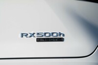 パワートレインは「500h」「450h+」「350」の3種類。海外向けにある2.5リッターのシリーズパラレルハイブリッド「350h」はラインナップされていない。