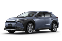 スバル・ソルテラ
スバルがトヨタと共同開発した純電気自動車「ソルテラ」は、「トヨタbZ4X」の姉妹モデルとして2022年4月に登場。バッテリー容量は71.4kWhで、仕様に応じて487~567kmの一充電走行距離(WLTCモード)を実現している。