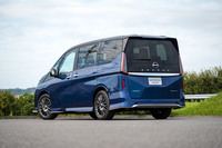 「AUTECH」「AUTECHスポーツスペック」とも先代「セレナ」で初設定され、新型は第2世代にあたる。