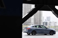 「218iグランクーペMスポーツ」では、試乗車の「ストーム・ベイ」を含む全7色のボディーカラーが選べる。