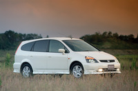 2000年に登場した「ホンダ・ストリーム」。ホンダの“背の低いミニバン”勢は、世代を経ることにより低く、スポーティーに進化していった。