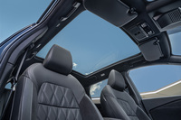 「キャシュカイ」の最上級グレードには、ブラックのキルティング加工を施したプレミアムレザーシートが装備される。