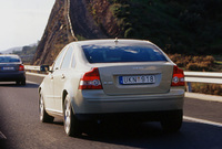 ボルボS40 2.4i(5AT)/S40 T5(5AT)【海外試乗記】の画像