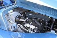 最高出力258PSを発生する2リッター直4ターボエンジン。最大トルクはMT仕様が350N・m/1000-5000rpmなのに対し、AT仕様では400N・m/1000-4300rpmとなっている。