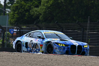 GT300クラスでは、No.9 PACIFIC ウマ娘 NAC BMWがポール・トゥ・ウィンをきめた。