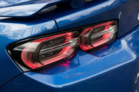 新たに採用されたLED式のテールランプ。立体的なレンズ形状を採用したり、周囲をブラックアウトしたりと、デザインも変更されている。