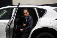 新型「CX-5」の開発主査を務める山口浩一郎さん。価格については頑張ってくれるみたいだが……。
