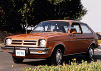 1975年9月に翌1976年のイヤーモデルとしてリリースされた「シボレー・シェヴェット」。米国GM顔の3ドアハッチバックボディーに1.4/1.6リッター直4 SOHCエンジンを搭載。