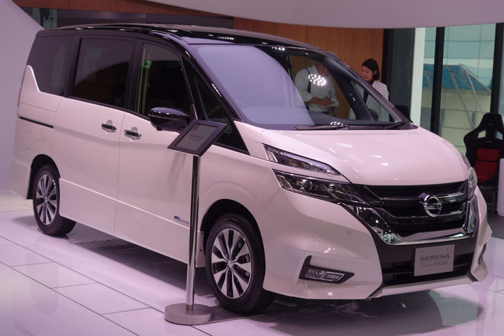 2階に展示されていた新型「セレナ」には、同一車線自動運転技術「プロパイロット」が搭載されている。