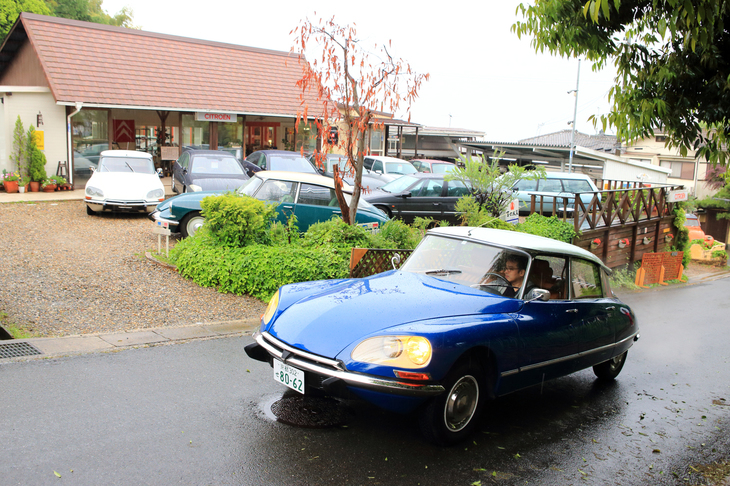 新たに短期テスト車に加わった1968年型「シトロエンDS21パラス」。初回となる今月号では、京都にあるシトロエン専門店アウトニーズから東京にある編集部までの遠距離行を実施。その印象をリポートします。(Photo:荒川正幸)
