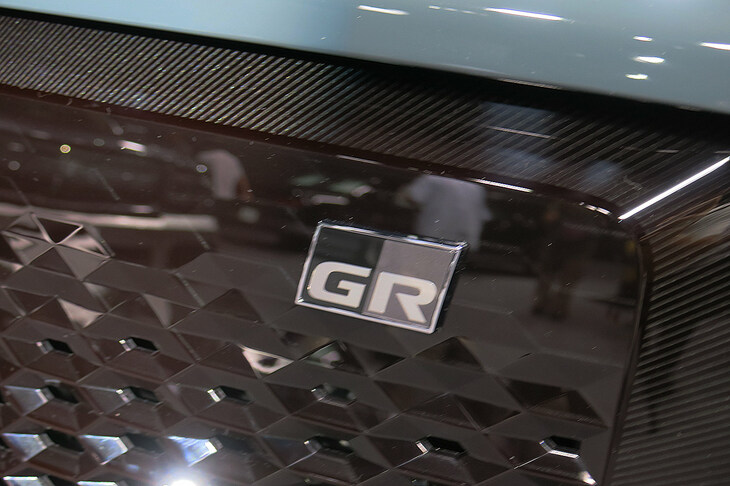 トヨタ・センチュリーGRMN(「GR」バッジ)