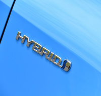 次期「カローラハッチバック」のラインナップは、ハイブリッド車と1.2リッターターボ車の2本立てとなる。