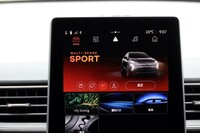 ドライブモードセレクター「マルチセンス」には、「エコ」「コンフォート」「スポーツ」に、カスタマイズモードの「ペルソ」を加えた4種類のモードを用意。ペルソ以外のモードも、エンジンの制御を除くとカスタマイズが可能となっている。