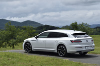 フォルクスワーゲンのフラッグシップ「アルテオン」のマイナーチェンジを機に追加された「アルテオン シューティングブレーク」。