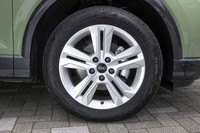 「35 TFSIアドバンスト」のホイールは、10スポークの17インチサイズ。オプションで18インチのものも選べる。