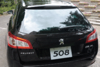 565〜1598リッターの容量を有する、ワゴン「SW」のラゲッジルーム。フル乗車時、荷物が前方の乗員に当たるのを防ぐ収納式ネットも付属する。