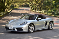 ポルシェ718ボクスター
	ボディーサイズ:全長×全幅×全高=4379×1801×1281mm/ホイールベース:2475mm/車重:1335kg/駆動方式:MR/エンジン:2リッター水平対向4 DOHC 16バルブ ターボ/トランスミッション:6段MT/最高出力:300ps(220kW)/6500rpm/最大トルク:38.8kgm(380Nm)/1950-4500rpm/タイヤ:(前)235/40ZR19 92Y (後)265/40ZR19 98Y/価格:658万円