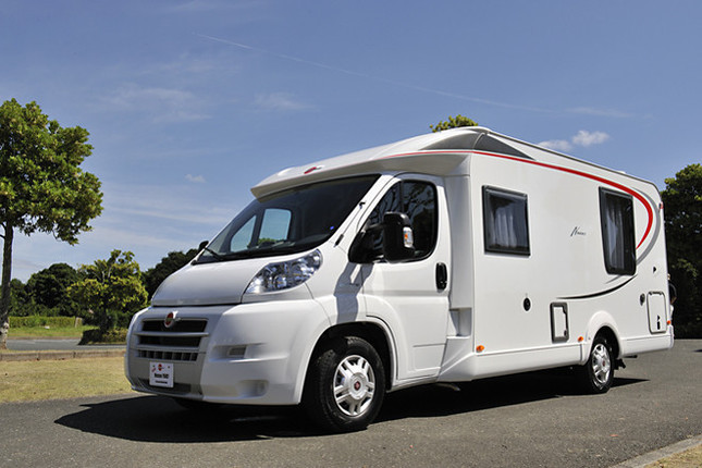 【スペック】全長×全幅×全高=約6800×2300×2750mm/ホイールベース=3500mm/車重=2820kg/駆動方式=FF/2.3リッター直4DOHC16バルブコモンレールディーゼルターボ(130ps、32.0kgm)/価格=627万9000円