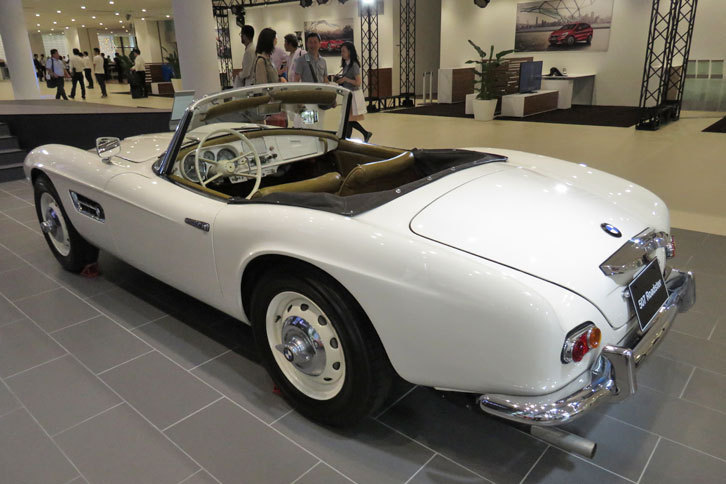 ドイツ人デザイナーのアルブレヒト・ゲルツによるエレガントなボディースタイルが魅力。3.2リッターのV8エンジンを搭載していた。