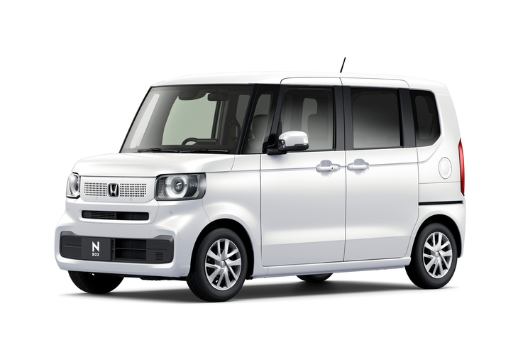 グレード構成は「N-BOX」(写真)と「N-BOXカスタム」「N-BOXカスタム ターボ」の3種類に整理。あとは「○○スタイル」といったバリエーションや、各種オプションの選択で、顧客に好みの仕様を仕立ててもらおうというスタイルなのだ。
