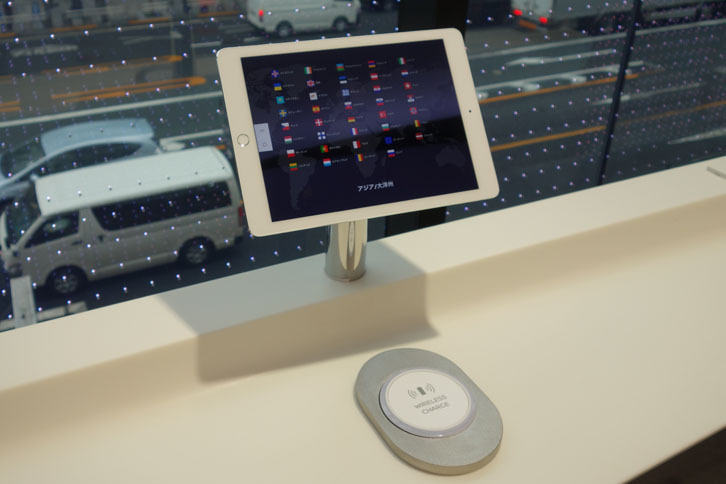 iPadでは、館内の案内と、世界各国の日産のwebページを閲覧できる。