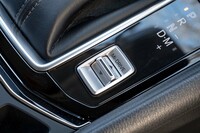 「Mi-DRIVE(ミードライブ)」と呼ばれる走行モードのセレクター。シフトレバーの隣にレイアウトされている。