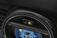 エレガントな大人向けの限定車「MINIバーガンディーエディション」発売の画像