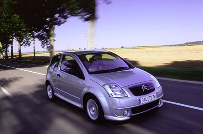 【スペック】C2 1.4i VTR(2ペダル5MT):全長×全幅×全高=3666×1659×1461mm/ホイールベース=2315mm/車重=991kg/駆動方式=FF/1.4リッター直4DOHC8バルブ(75ps/5400rpm、12.0kgm/3300rpm)