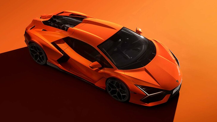 サンタガータ本社の工場における「レヴエルト」の生産ペースは年間1500台と見込まれている。