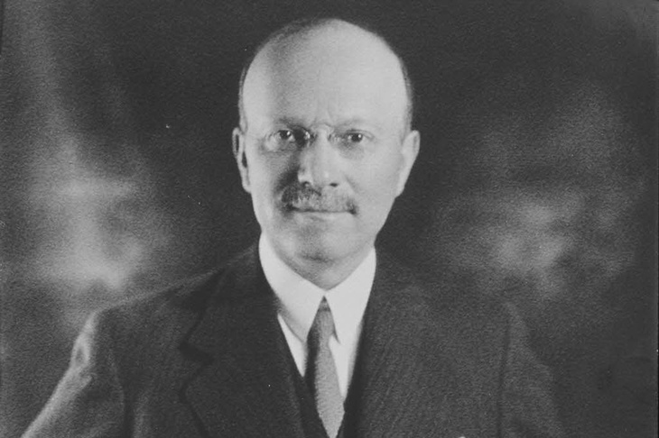 アンドレ・シトロエン(1878-1935)
	今日に続く自動車メーカー、シトロエンの創業者。自動車の設計や生産技術だけでなく、広告やマーケティングの分野にも、積極的に新しい手法を取り入れた。