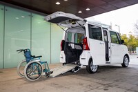 清水氏も所有しているという福祉車両の「タントスローパー」。