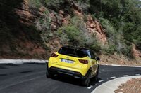 「ジューク」のハイブリッドモデルが0-100km/hに要する時間は10.1秒。最高速は166km/hとされている。