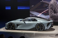 「レクサスLFAコンセプト」のボディーサイズは全長×全幅×全高=4690×2040×1195mmで、ホイールベースは2725mm。駆動用のバッテリーやモーター、シャシーの詳細は、現時点では明らかにされていない。