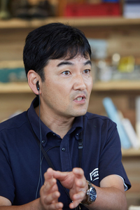 店長の青木健治さん。