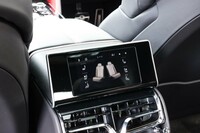 後席用のコントロールパネル。ヒーターやベンチレーションのほか、マッサージ機能も利用できる。