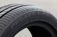 「プロクセスLuKII」は、トーヨーのプレミアムタイヤブランド、プロクセスシリーズのラインナップで、「ウエット制動性能の向上と転がり抵抗の低減」がうたわれる軽ハイトワゴン専用のプレミアムタイヤ。