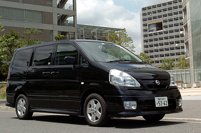 【スペック】全長×全幅×全高=4600×1695×1825mm/ホイールベース=2695mm/車重=1580kg/駆動方式=FF/2.5リッター直4 DOHC16バルブ(160ps/5600rpm、24.5mkg/4000rpm)/価格=250万9500円(テスト車=294万円/RRヒターダクト=1万5750円/キセノンヘッドランプ+運転席側オートクロージャー=8万9250円/DVDナビゲーション+リアビューモニター+TVチューナー+電源コンセント+ビデオ端子=32万5500円)