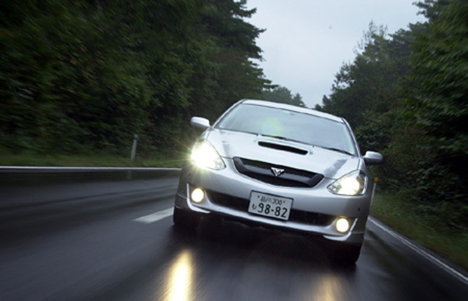 【スペック】全長×全幅×全高=4510×1740×1445mm/ホイールベース=2700mm/車両重量=1500kg/駆動方式=4WD/2リッター直4DOHC16バルブターボインタークーラー付き(260ps/6200rpm、33.0kgm/4400rpm)/車両本体価格=257.0万円(テスト車=319.0万円/DVDボイスナビゲーション付きワイドマルチAVステーションII+ガラスプリントTVアンテナ+音声ガイダンス機能付きカラーバックガイドモニター=25.7万円/音声案内クリアランスソナー+レーンモニタリングシステム+ブラインドコーナーモニター+ステアリングスイッチ付きスポーツ3本スポークステアリング=6.2万円)
