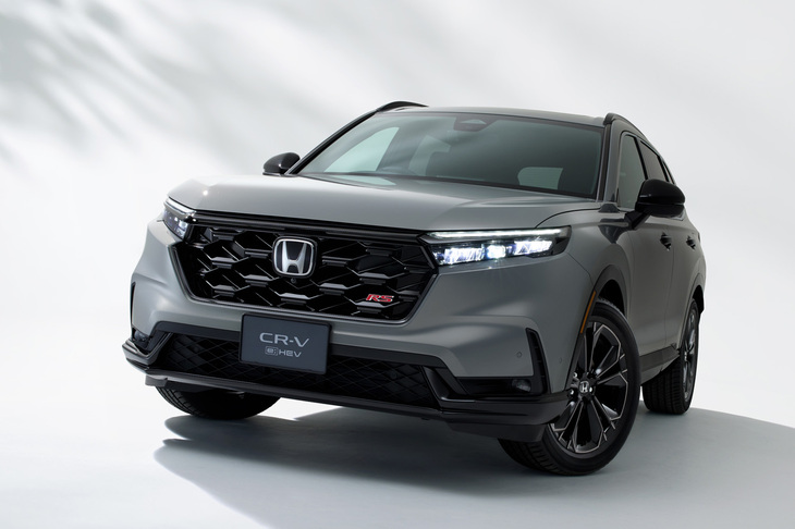 ハイブリッドパワートレインを搭載した「ホンダCR-V e:HEV RSブラックエディション」。