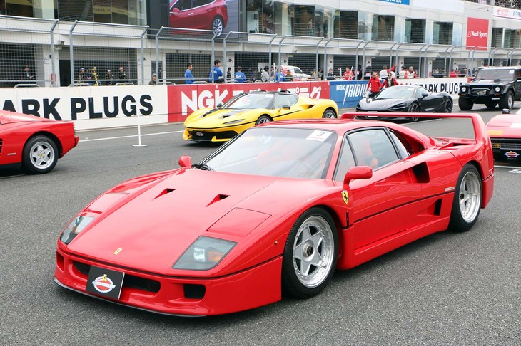 1987年にフェラーリの創立40周年を記念して製作された「フェラーリF40」。フェラーリの限定車としては、生産台数が多いのも特徴である。今日でもスーパースター級の人気モデルだ。