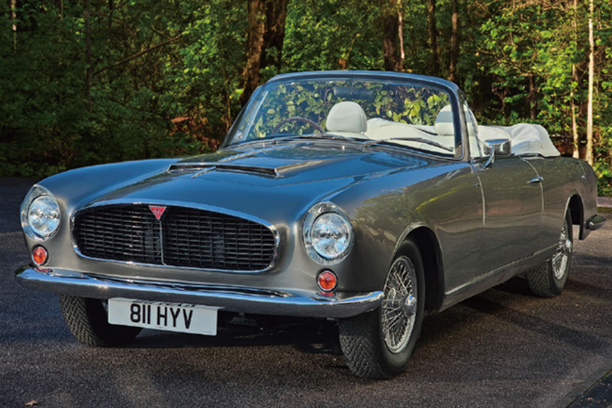 明治産業が1960年代の英国車アルヴィスの“新車”を3台出展【オート