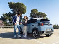 新型「シトロエンC3ハイブリッド」が日本上陸 全高拡大でSUV風にモデルチェンジの画像