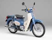 特別仕様車「スーパーカブ50ファイナルエディション」の車体色は、「ボニーブルー」のみ。往年のスーパーカブをイメージしたカラーリングが、どこか懐かしいムードを醸し出す。この色の110ccバージョンもラインナップしてほしい。