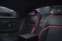 ロールス・ロイス史上最強の電気自動車「ブラックバッジ スペクター」が登場の画像